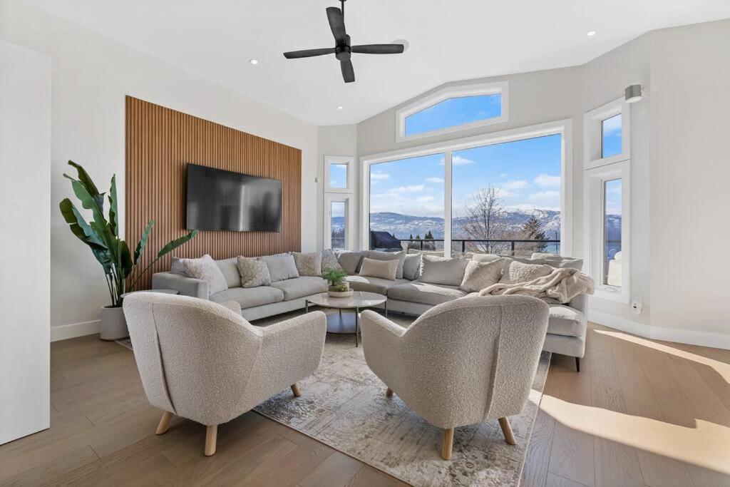 Luxurious 5 Bedroom House With Pool & Sauna West Kelowna Ngoại thất bức ảnh