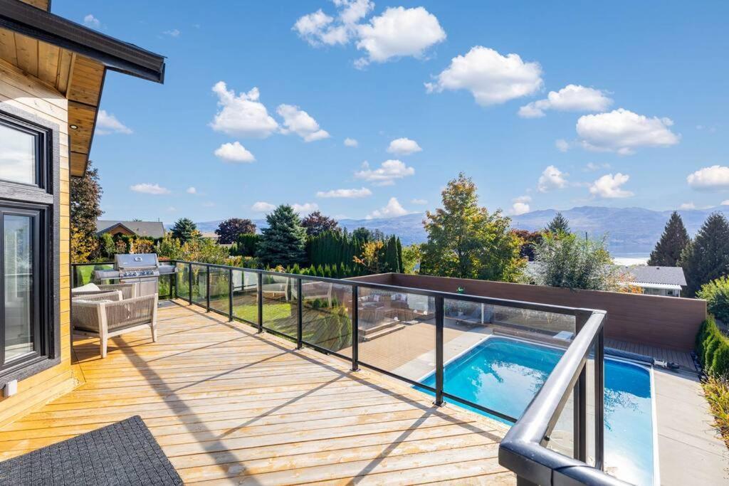 Luxurious 5 Bedroom House With Pool & Sauna West Kelowna Ngoại thất bức ảnh