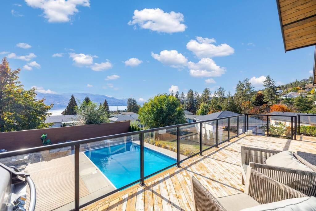 Luxurious 5 Bedroom House With Pool & Sauna West Kelowna Ngoại thất bức ảnh