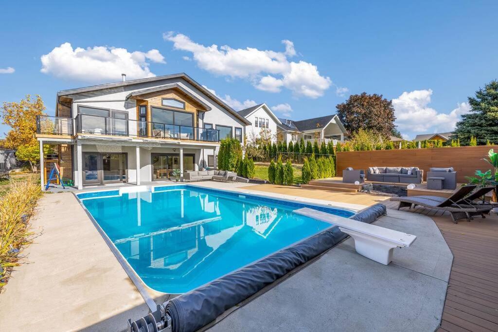 Luxurious 5 Bedroom House With Pool & Sauna West Kelowna Ngoại thất bức ảnh