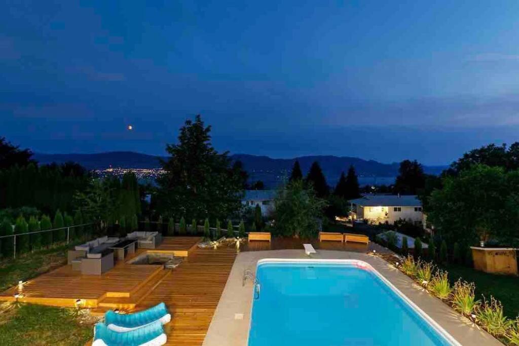Luxurious 5 Bedroom House With Pool & Sauna West Kelowna Ngoại thất bức ảnh