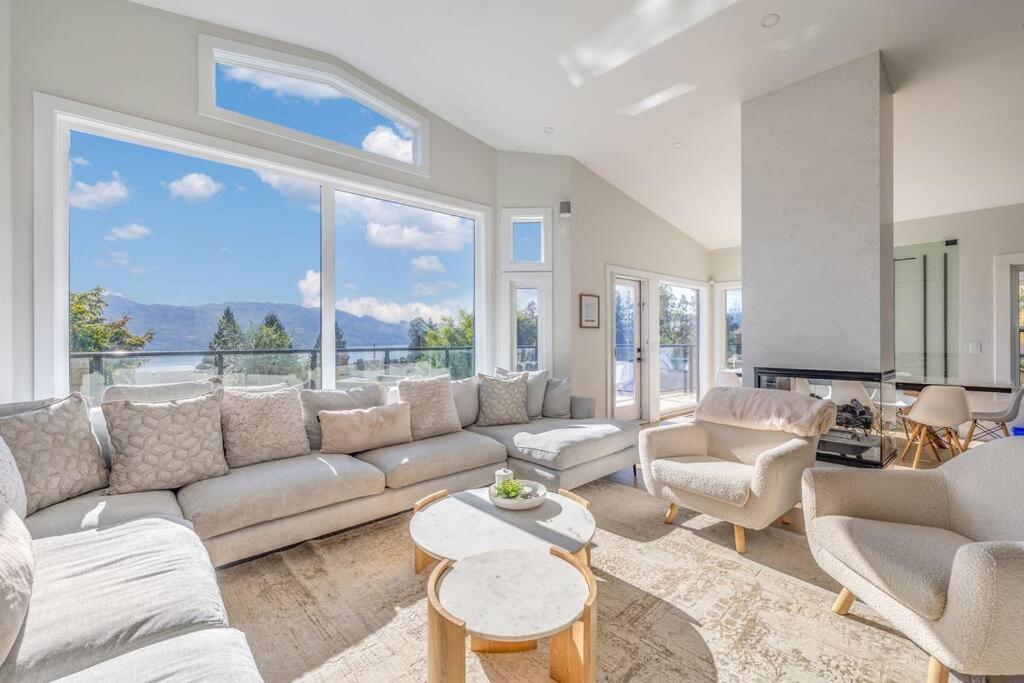 Luxurious 5 Bedroom House With Pool & Sauna West Kelowna Ngoại thất bức ảnh