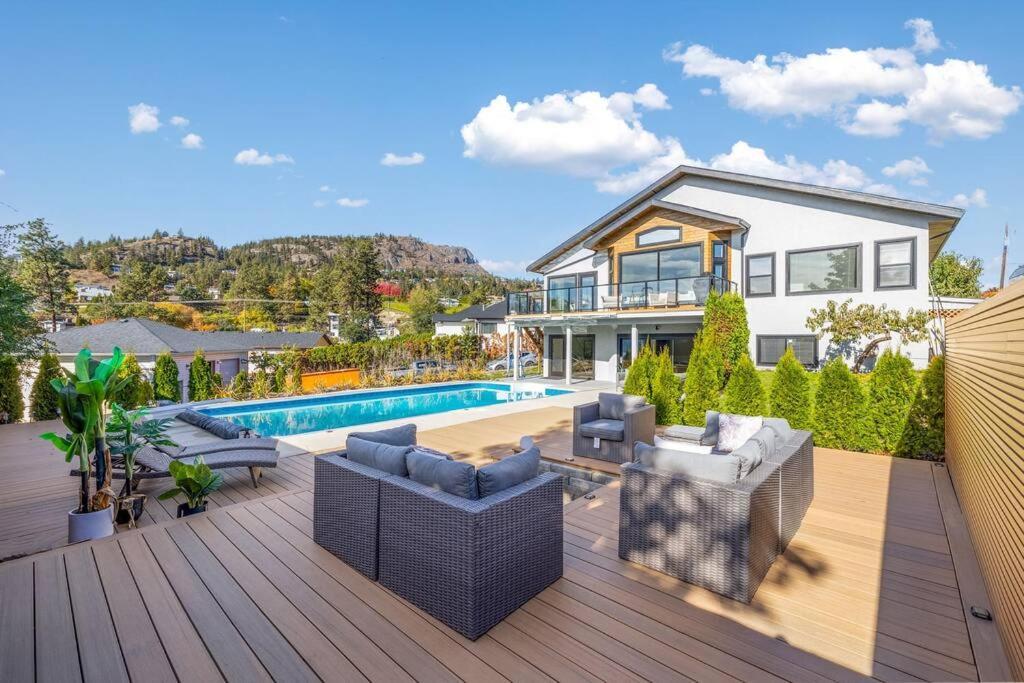 Luxurious 5 Bedroom House With Pool & Sauna West Kelowna Ngoại thất bức ảnh