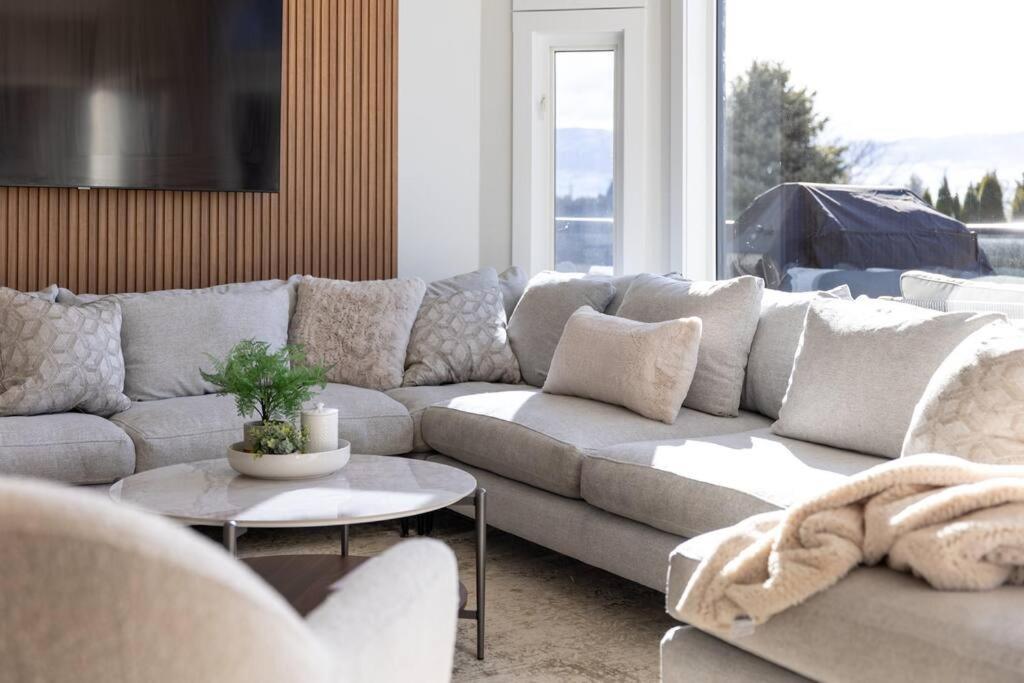 Luxurious 5 Bedroom House With Pool & Sauna West Kelowna Ngoại thất bức ảnh