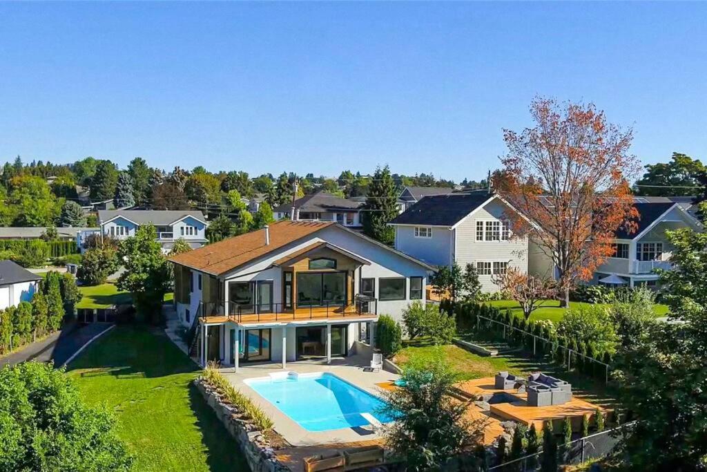 Luxurious 5 Bedroom House With Pool & Sauna West Kelowna Ngoại thất bức ảnh